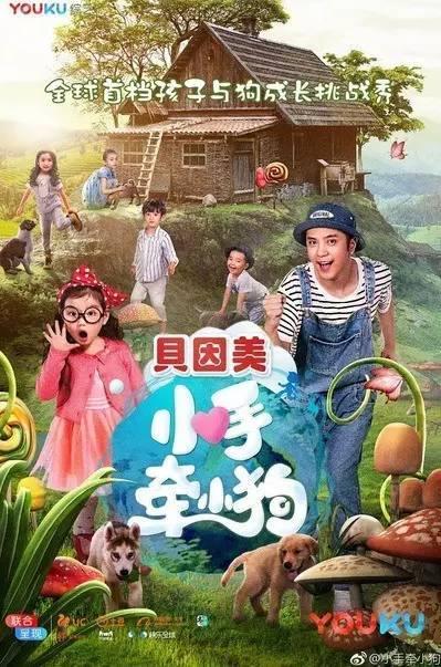 小手牵小狗吃瓜,欢乐吃瓜时光