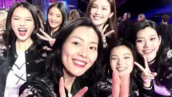 妹妹吃瓜动作,萌态尽显