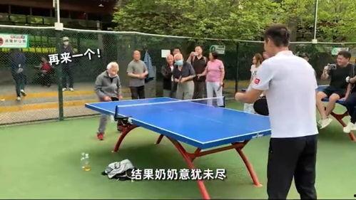 广艺打球吃瓜,瓜田闲话共度欢乐时光