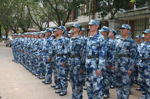 军训舞台吃瓜,揭秘军营里的欢乐时光