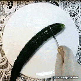 吃瓜表情包害羞gif,表情包中的甜蜜瞬间