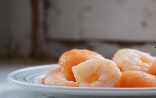 虾与哈密瓜一起吃吗,美味搭配的禁忌与建议