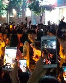 大学毕业群众吃瓜,揭秘校园里的那些事儿