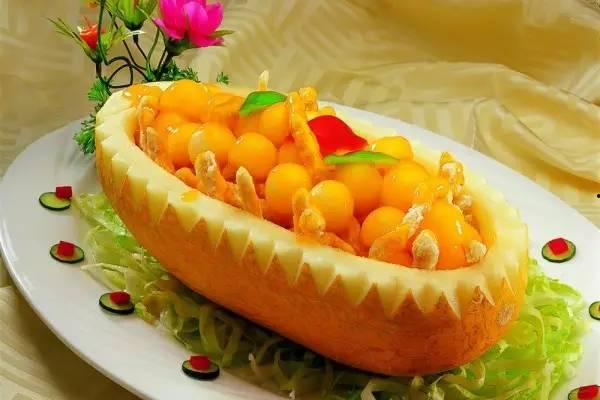 吃黄金蜜瓜文案搞笑,一口咬下笑出声，甜蜜蜜的“金”喜降临！