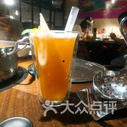 鸡吃哈密瓜,趣味农业新现象 第1张 鸡吃哈密瓜,趣味农业新现象 第1张