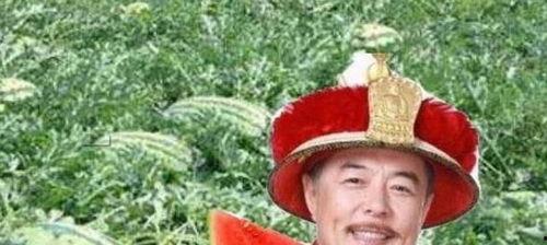 大爷下令吃瓜,瓜香四溢,共度欢乐时光 第1张 大爷下令吃瓜,瓜香四溢,共度欢乐时光 第1张