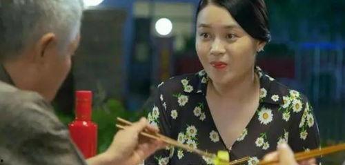 娇娇采耳吃瓜  第2张