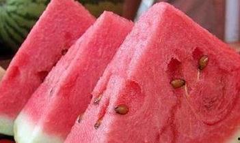 腿部吃瓜,夏日清凉新风尚