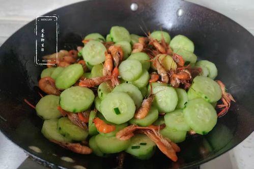 腿部吃瓜,夏日清凉新风尚