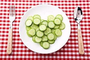 幼儿园夏日吃瓜