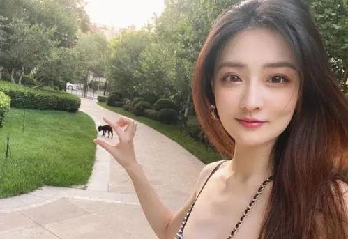 徐璐吃瓜  第3张