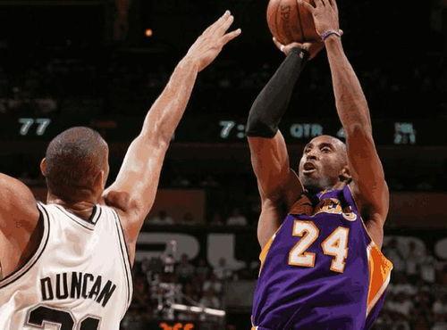 科比在线吃瓜,揭秘篮球场外的趣味瞬间  第2张