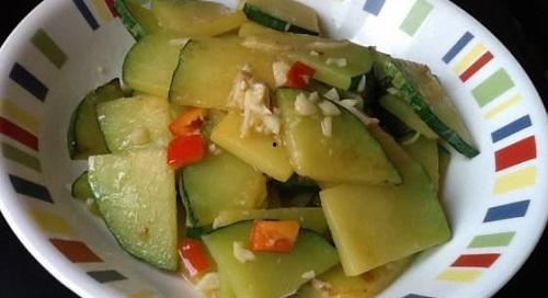 烧菜吃瓜,享受生活美好时光  第1张