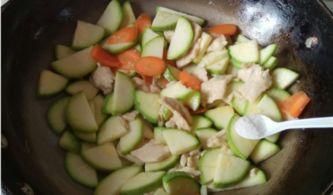 鸡肉和葫芦瓜可以吃吗,健康美味两不误  第1张