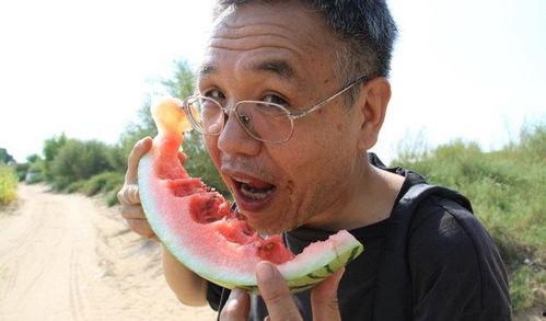 吃瓜动作大全,解锁夏日消暑新姿势  第2张